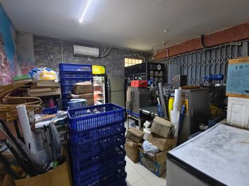 DIJUAL CEPAT BANGUNAN 1 LANTAI DI PINGGIR JALAN PENGGILINGAN