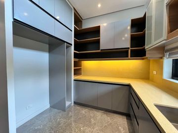 For Sale!Near Pinaglabanan San Juan Townhouse with 3 Car Garage 45.5M -AJCH