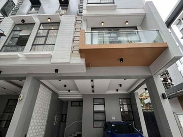 For Sale!Near Pinaglabanan San Juan Townhouse with 3 Car Garage 45.5M -AJCH