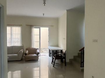 Disewakan Rumah 2 Lantai Royal Residence Pulogebang - Rumah Super Bersih & Terawat