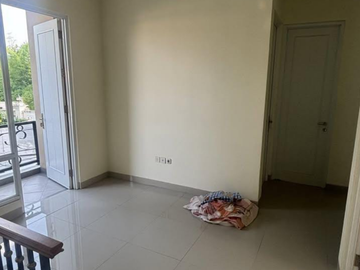 Disewakan Rumah 2 Lantai Royal Residence Pulogebang - Rumah Super Bersih & Terawat