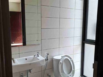rumah brand new ada attic cluster viola sumarecon bekasi