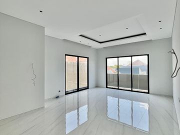 Dijual Rumah Mewah Baru Gress 3 Lantai Di Citraland Model Villa, Surabaya Barat