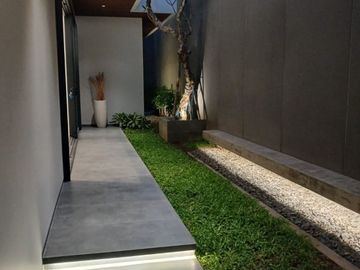 Dijual Rumah Mewah Baru Gress 3 Lantai Di Citraland Model Villa, Surabaya Barat