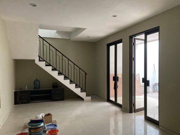 RUMAH KUTISARI INDAH UTARA SURABAYA SEMI FURNISH BARU RENOV