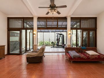 Privasi Eksklusif Rumah Hadap Utara di Lebak Bulus Cilandak ND-18125