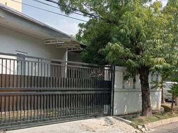 Dijual Rumah Taman Semanan Indah Hook LT 192M2, Utara, Ada Taman!