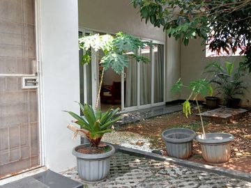 Dijual Rumah Taman Semanan Indah Hook LT 192M2, Utara, Ada Taman!
