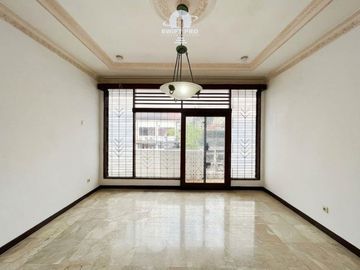 Properti rumah lama kokoh 2 Lantai di Pinggir Jalan Raya Terogong, Cilandak Barat, Cocok untuk Hunian Eksklusif, Kantor, atau Tempat Usaha!