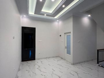 MBV353 Rumah Baru 2,5 Lt American Classic With Rooftop di Jagakarsa