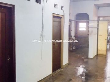 Dijual Rumah Tua Hitung Tanah di Cililin Lokasi Dekat ke Senopati
