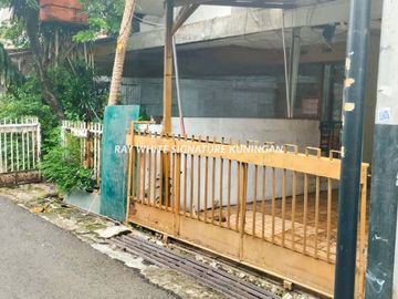 Dijual Rumah Tua Hitung Tanah di Cililin Lokasi Dekat ke Senopati