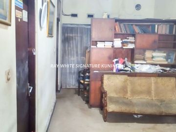 Dijual Rumah Tua Hitung Tanah di Cililin Lokasi Dekat ke Senopati