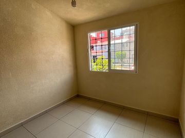 Casa en privada con portón eléctrico, ubicada en lomas de ahuatlan