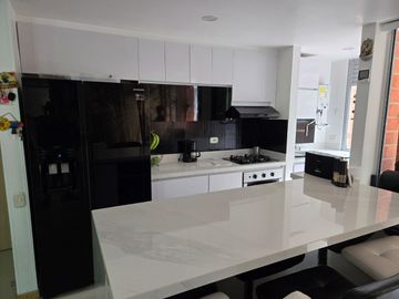 Apartamento en venta en Loma del Indio, El Poblado