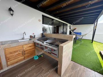 casa con alberca en renta gran jardín