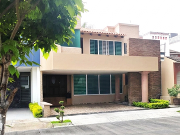 La residencia que redefine tu estilo de vida en Hacienda del Valle. 4 habitaciones, 4.5 baños