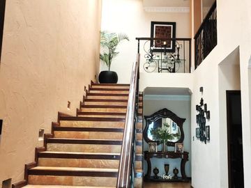 La residencia que redefine tu estilo de vida en Hacienda del Valle. 4 habitaciones, 4.5 baños