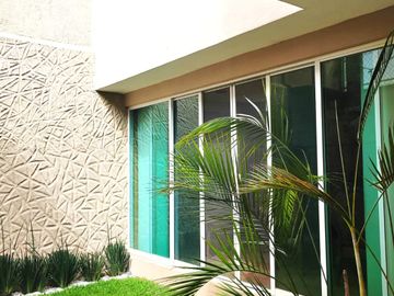 La residencia que redefine tu estilo de vida en Hacienda del Valle. 4 habitaciones, 4.5 baños