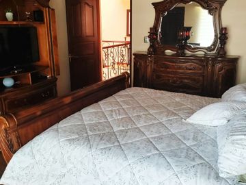 La residencia que redefine tu estilo de vida en Hacienda del Valle. 4 habitaciones, 4.5 baños