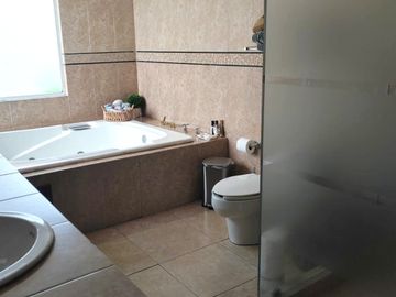 La residencia que redefine tu estilo de vida en Hacienda del Valle. 4 habitaciones, 4.5 baños