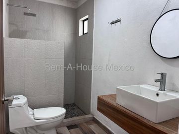 La Noria Casa en Venta con Preparación para Segunda Planta VM3414