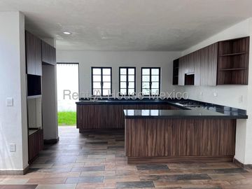 La Noria Casa en Venta con Preparación para Segunda Planta VM3414