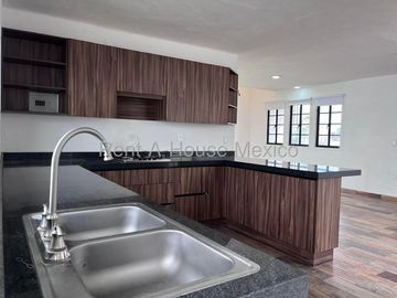 La Noria Casa en Venta con Preparación para Segunda Planta VM3414