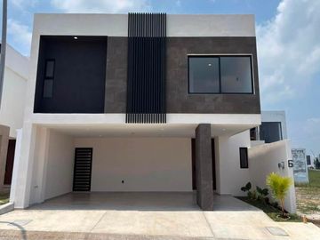 VENDO CASA EN BOCA DEL RIO CERCA DE PLAZA AMERICAS