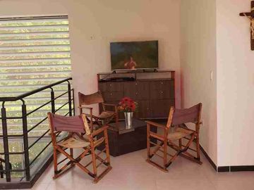 GRAN OPORTUNIDAD CASA DESCANSO DE 618mt2  EN RICAURTE, ZONA DE ALTA VALORIZACIÓN,  MUY SERCA A CARULLA