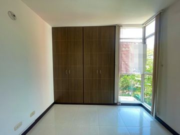 ALQUILER DE APARTAMENTO VÍA CRISTO REY.