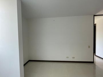 ALQUILER DE APARTAMENTO VÍA CRISTO REY.