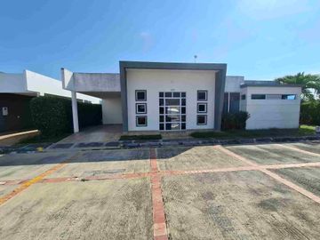 OPORTUNIDAD, ESPECTACULAR CASA DE DESCANSO DE 365 MT2 CON JACUZZI y PISCINA PRIVADA
