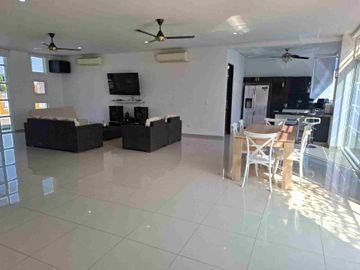 OPORTUNIDAD, ESPECTACULAR CASA DE DESCANSO DE 365 MT2 CON JACUZZI y PISCINA PRIVADA