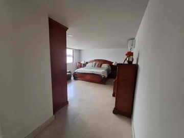 CASA EN VENTA EN ESTRELLAS DEL SUR, ESQUINA, 4 RECÁMARAS CON VESTIDOR Y BAÑO COMPLETO, PUEBLA