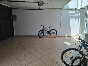 CASA EN VENTA EN ESTRELLAS DEL SUR, ESQUINA, 4 RECÁMARAS CON VESTIDOR Y BAÑO COMPLETO, PUEBLA
