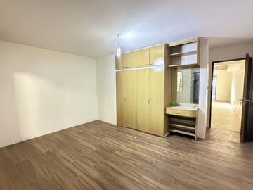 3BR with 2CG Townhouse FOR SALE in Scout Limbaga, Quezon City