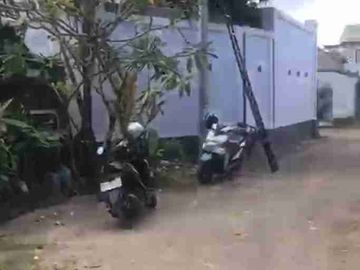 Tanah jalan kaki ke pantai dekat hotel the meru Sanur bali