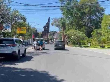 Tanah jalan kaki ke pantai dekat hotel the meru Sanur bali