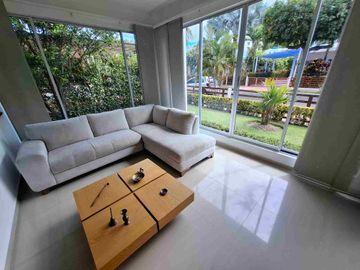 ESPECTACULAR CASA DE DESCANSO DE 500 MT2, CON PISCINA PRIVADA Y JACUZZI EN ZONA DE ALTA VALORIZACIÓN.