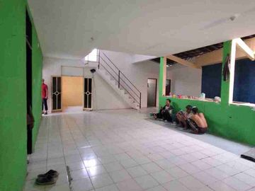 Disewakan rumah plus gudang
Gas alam Depok
LT 238M2
LB 400M2 
KT 3
Km 3
Listrik 3300
Air PDAM 

Harga sewa pertahun 100 jt ( nego)

kode Wiw-130