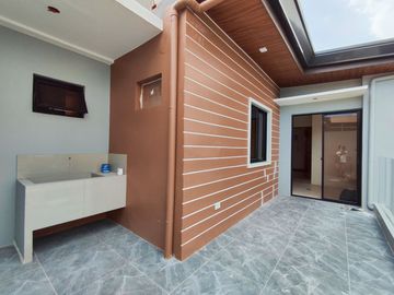 Four Storey Duplex Type House and Lot for Sale in Santa Mesa Manila-MD