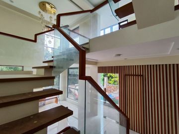 Four Storey Duplex Type House and Lot for Sale in Santa Mesa Manila-MD