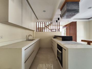 Four Storey Duplex Type House and Lot for Sale in Santa Mesa Manila-MD