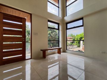 Four Storey Duplex Type House and Lot for Sale in Santa Mesa Manila-MD
