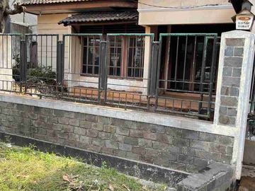 Rumah Tanah Luas 1M di Jatiwaringin Asri Lokasi Strategis