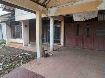 Rumah Tanah Luas 1M di Jatiwaringin Asri Lokasi Strategis