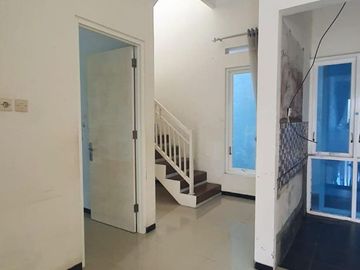 Rumah Asri dan Nyaman di Jl. Sunan Muria. Dekat Universitas Brawijaya, Malang Town Square (MATOS), dan Jalan Soekarno Hatta.MLG00038