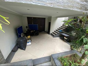 DIJUAL RUMAH SEMI VILLA DI BATUBULAN, GIANYAR, BALI