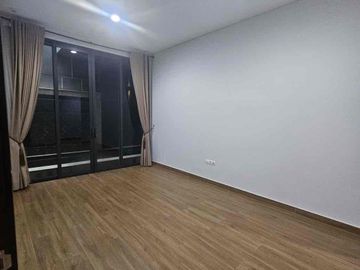 Dijual BU! Lakewood NavaPark BSD City 10x22 | 4 Lantai | Private Pool & Lift | Semi Furnished | Rp 9,5 M